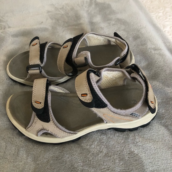 ecco rainier sandals